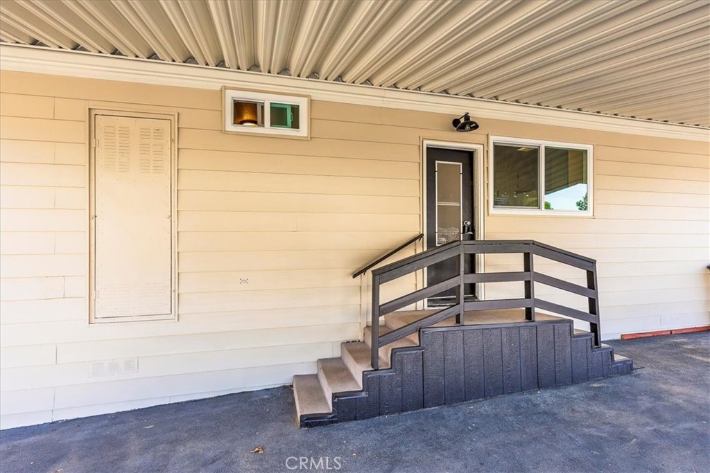 31130 South General Kearny Road, Unit 134 Temecula, CA 92591 - Photo 27 of 54 Easy access into kitchen.