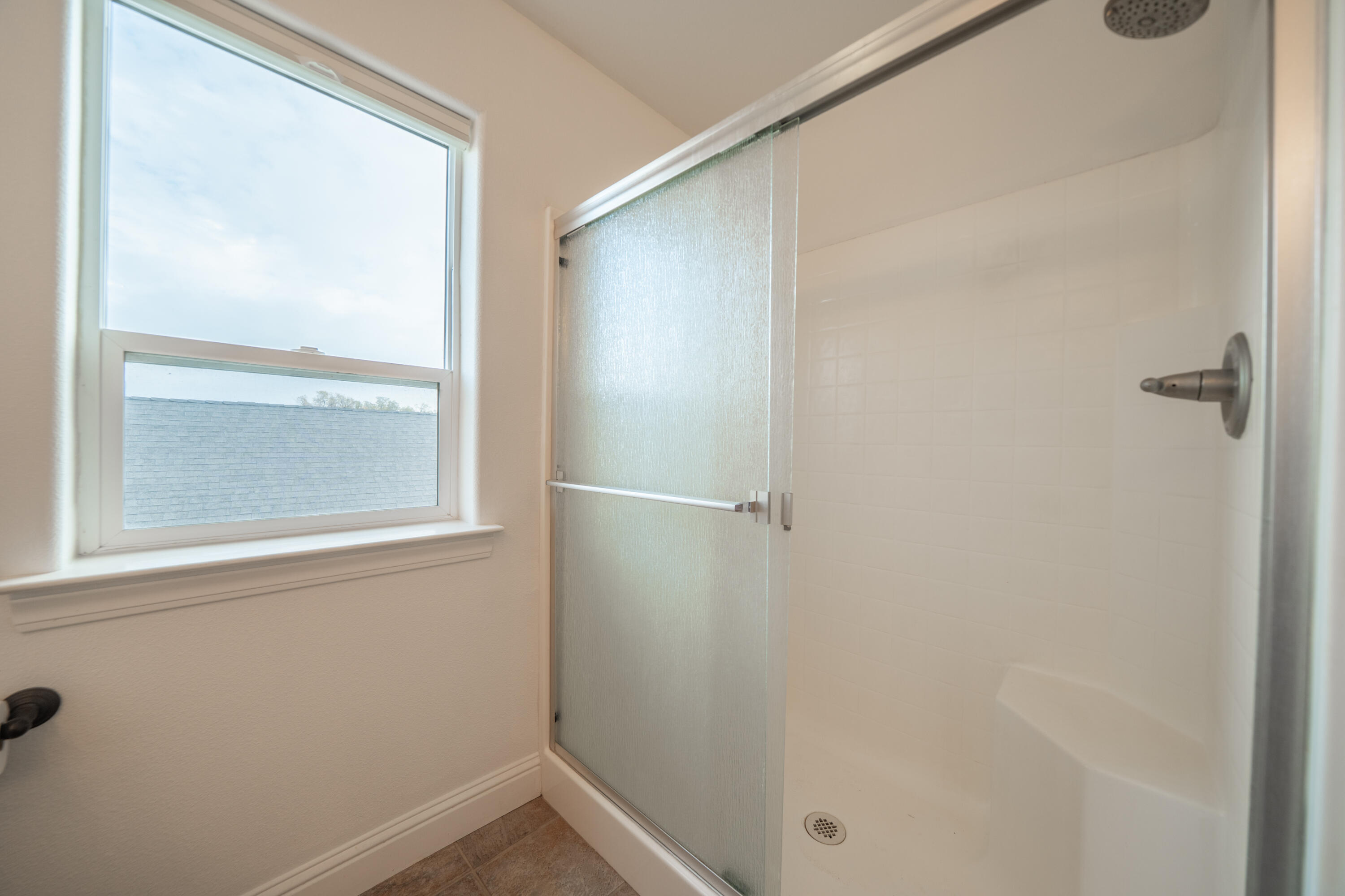 8180 Whispering Oaks Road Redding, CA 96002 - Photo 47 of 100 STALL SHOWER GUEST BATH