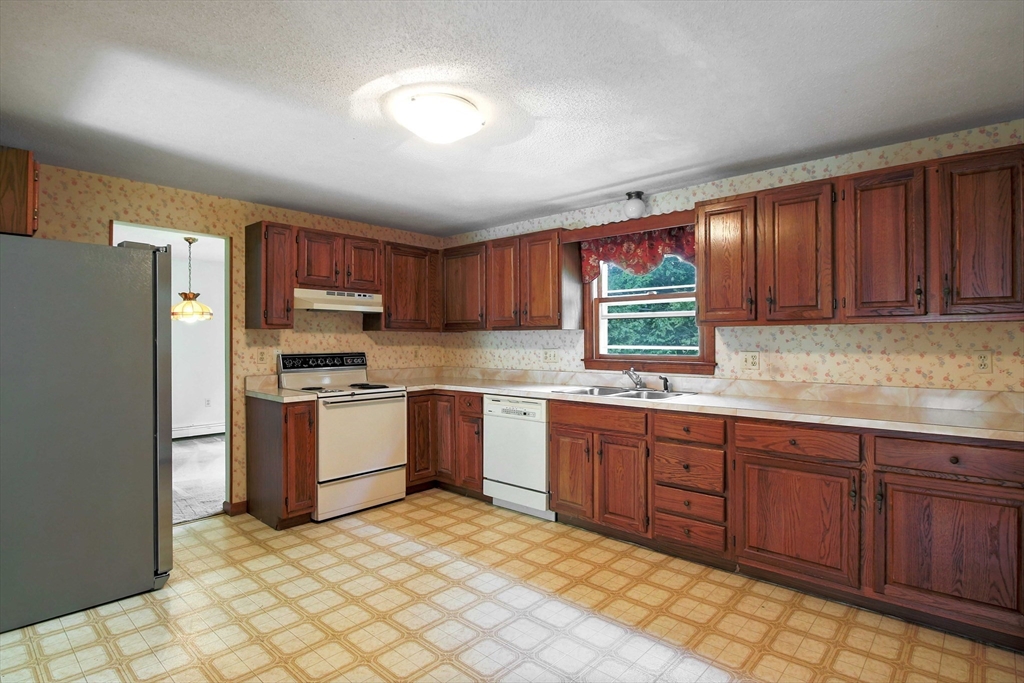29 Janock Road Milford, MA 01757 - Photo 4 of 36 Gallery Image 4