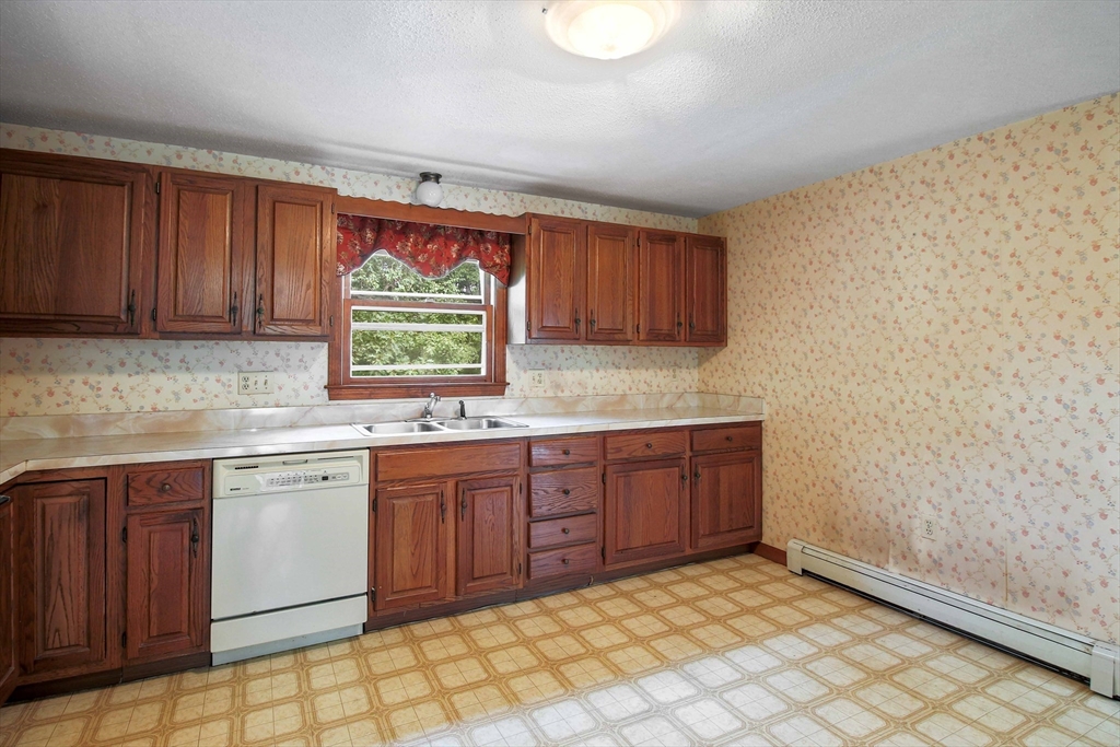29 Janock Road Milford, MA 01757 - Photo 5 of 36 Gallery Image 5