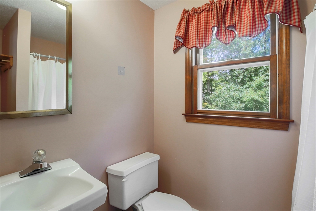 29 Janock Road Milford, MA 01757 - Photo 9 of 36 Gallery Image 9