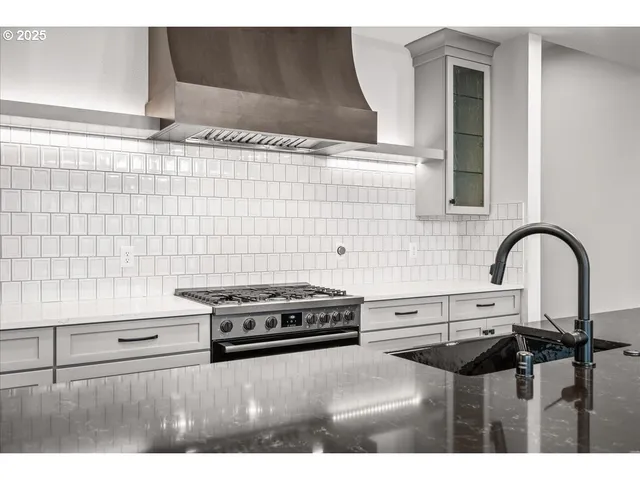 $939,900 | 760 North V Street, Washougal, WA 98671