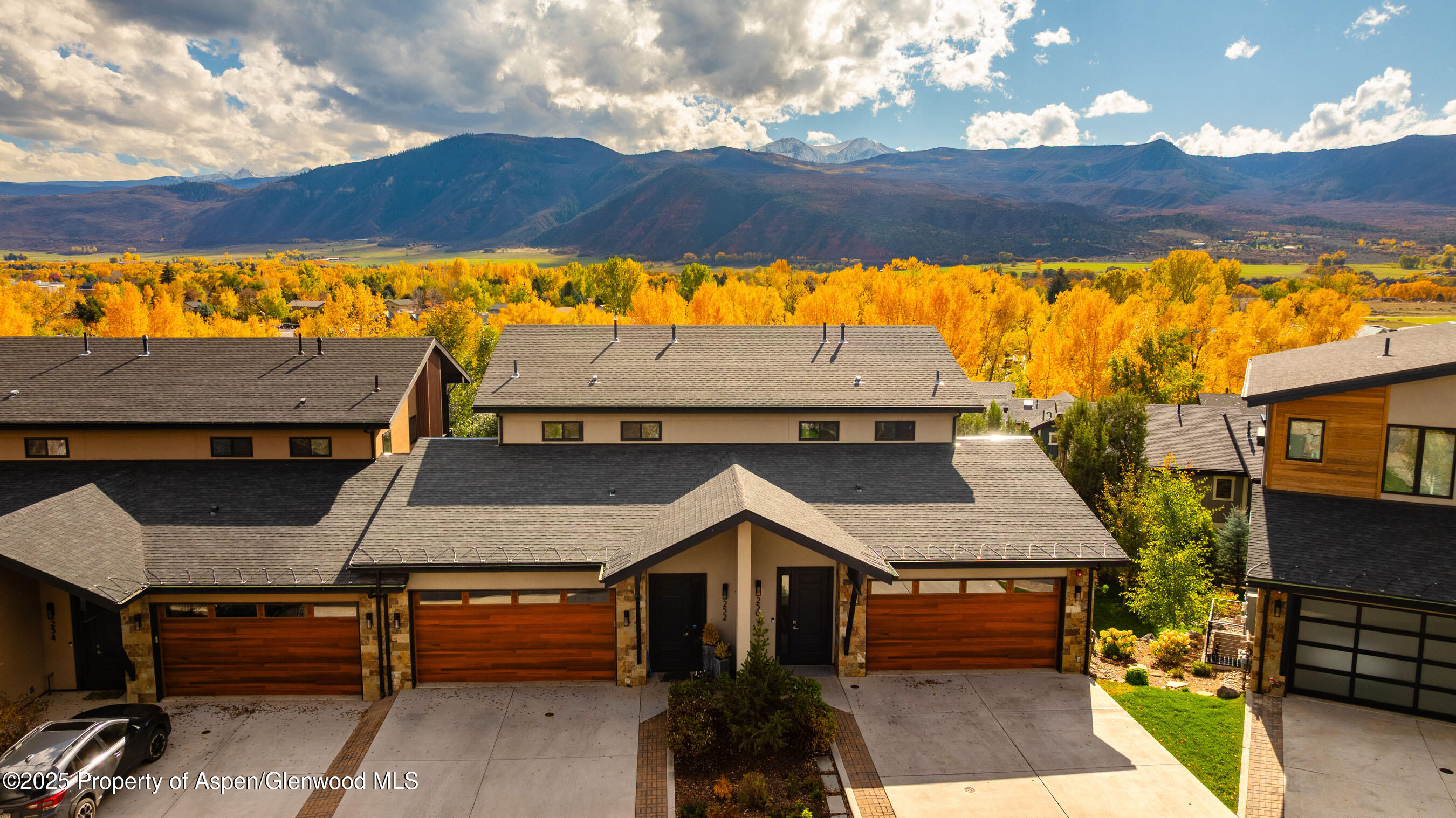 250 Overlook Ridge, Unit 250 Carbondale, CO 81623 - Photo 34 of 41 a terrace of a house with outdoor seating