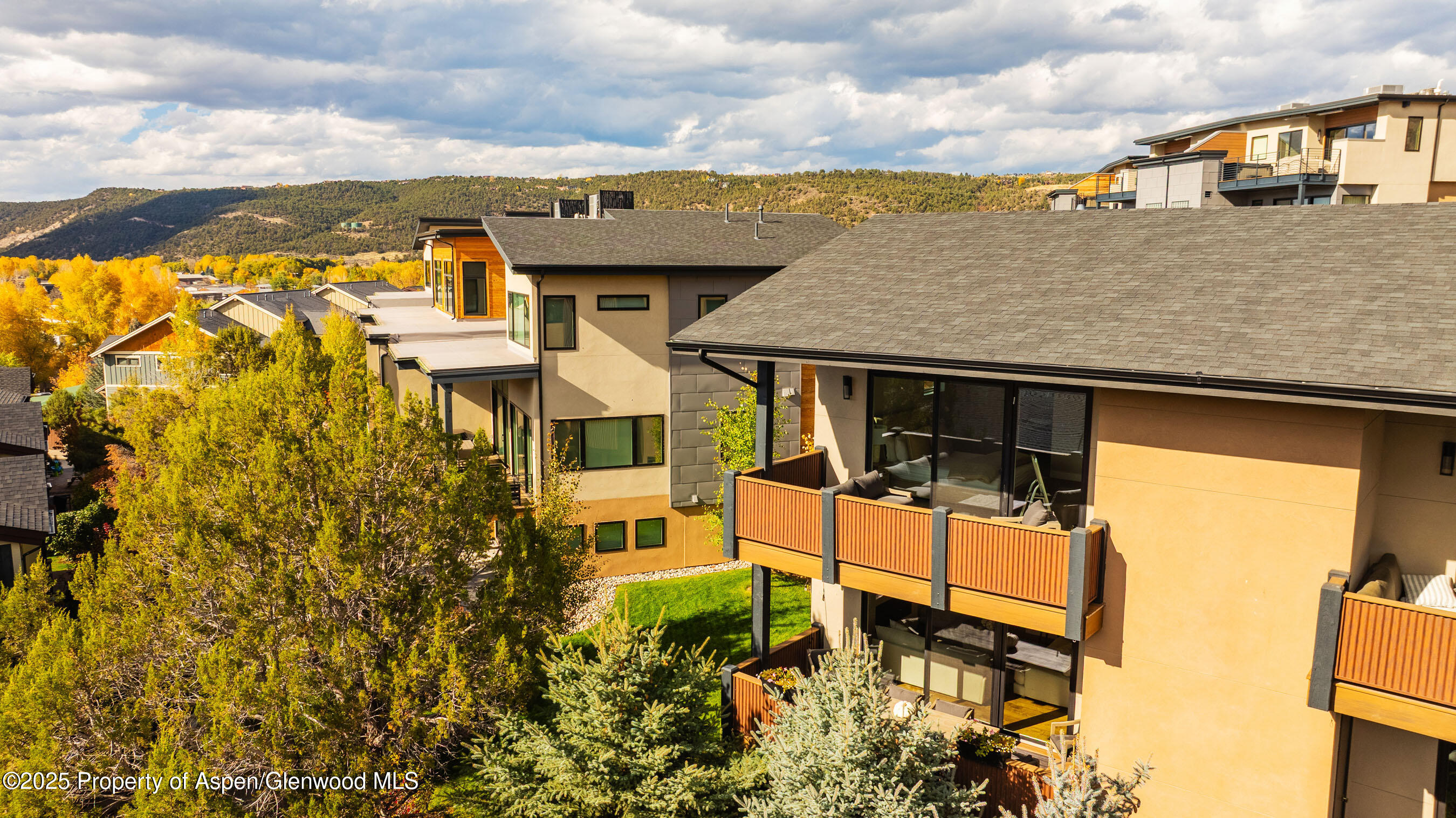 250 Overlook Ridge, Unit 250 Carbondale, CO 81623 - Photo 41 of 41 a balcony with table and chairs