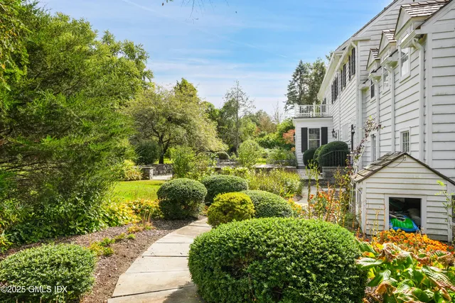 $5,200,000 | 868 North Street, Greenwich, CT 06831