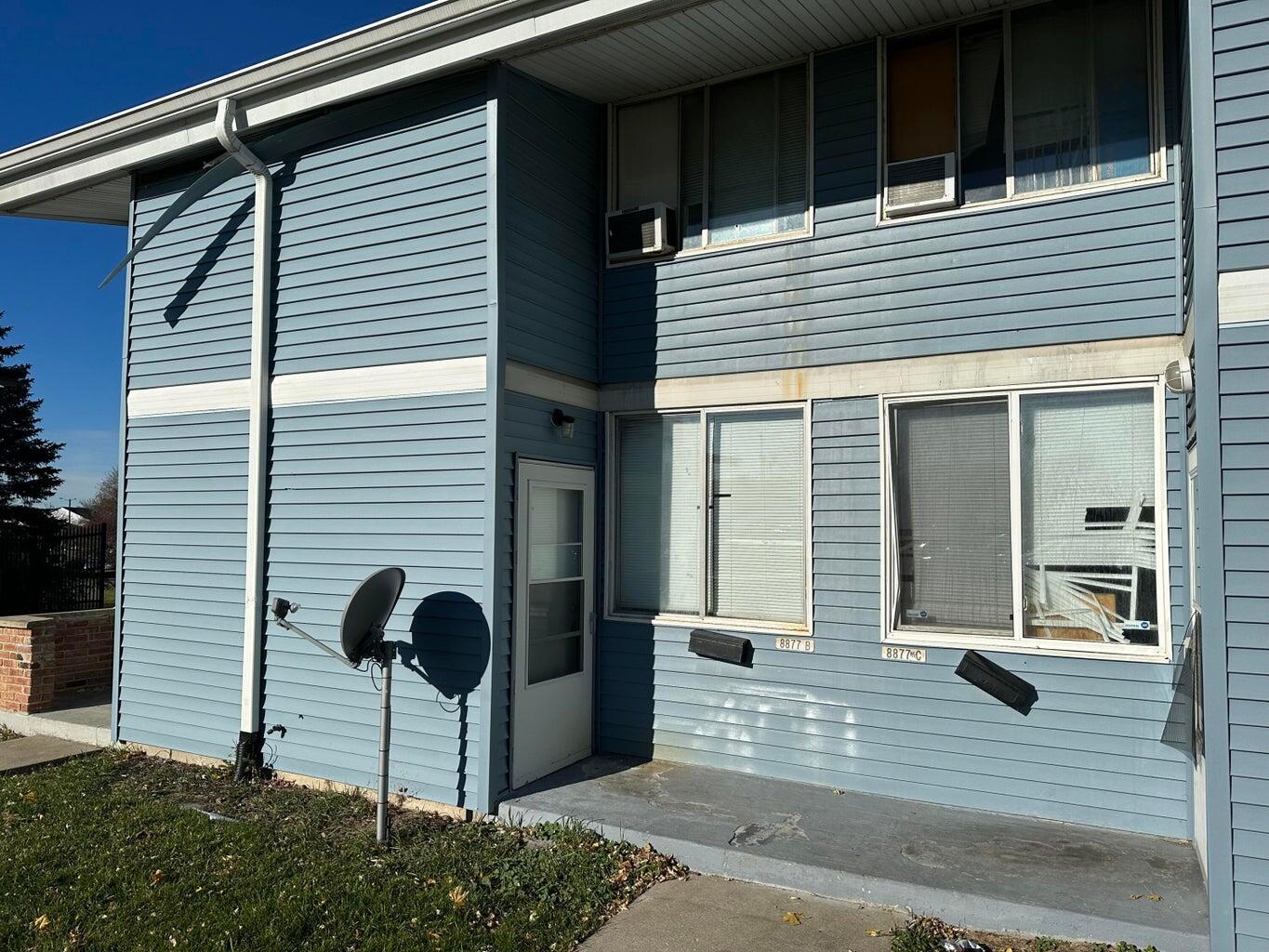 8877 North Swan Road, Unit B Milwaukee, WI 53224 - Photo 2 of 15 Great unit!