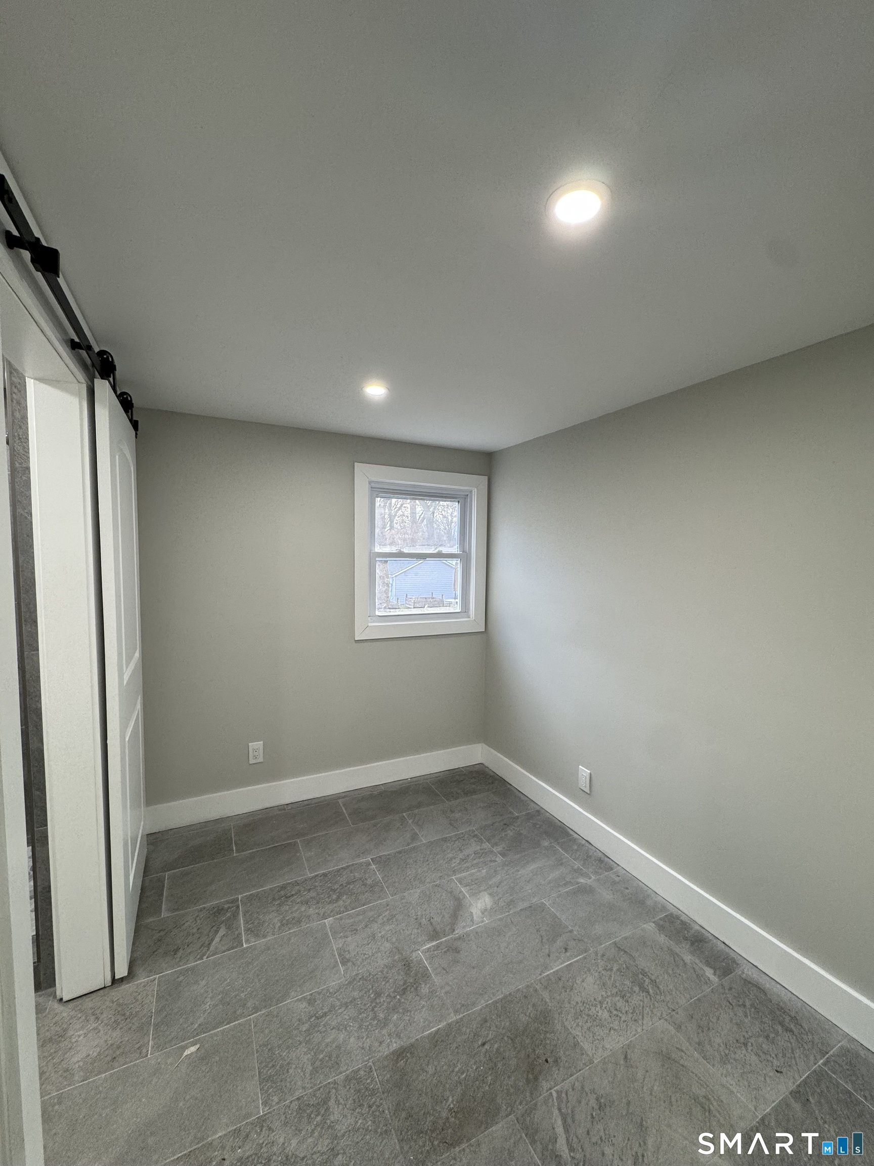 130 Roydon Road New Haven, CT 06511 - Photo 15 of 28