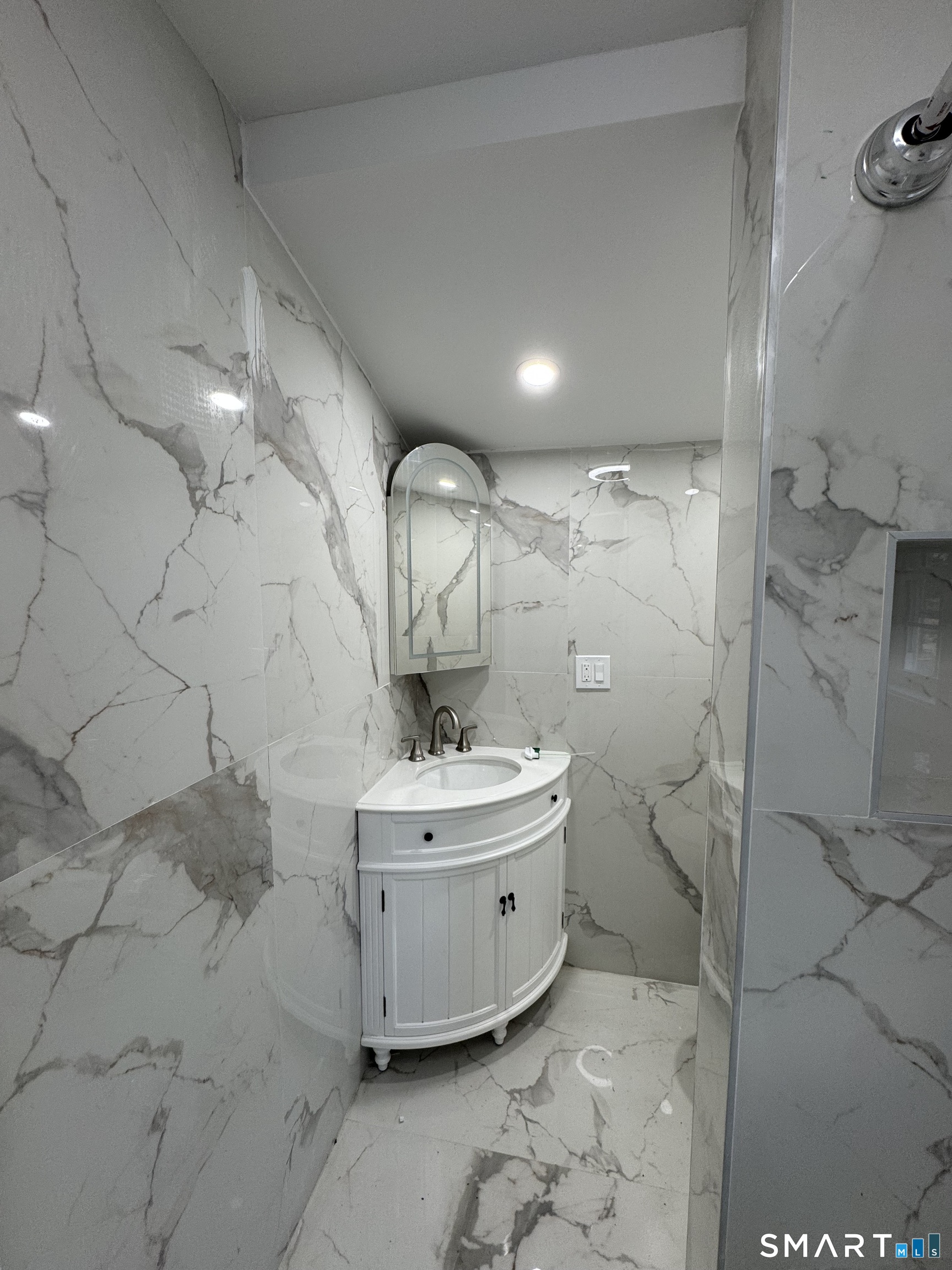 130 Roydon Road New Haven, CT 06511 - Photo 18 of 28