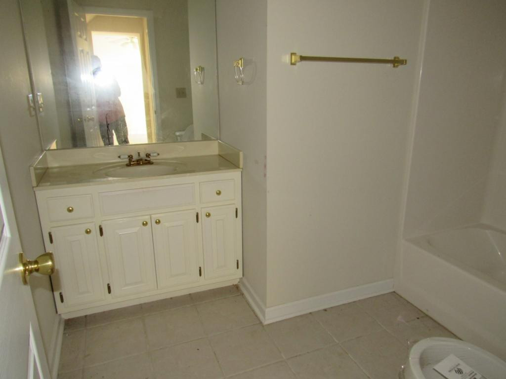 2360 Old Tusculum Road Greeneville, TN 37745 - Photo 12 of 26 4th Bathroom