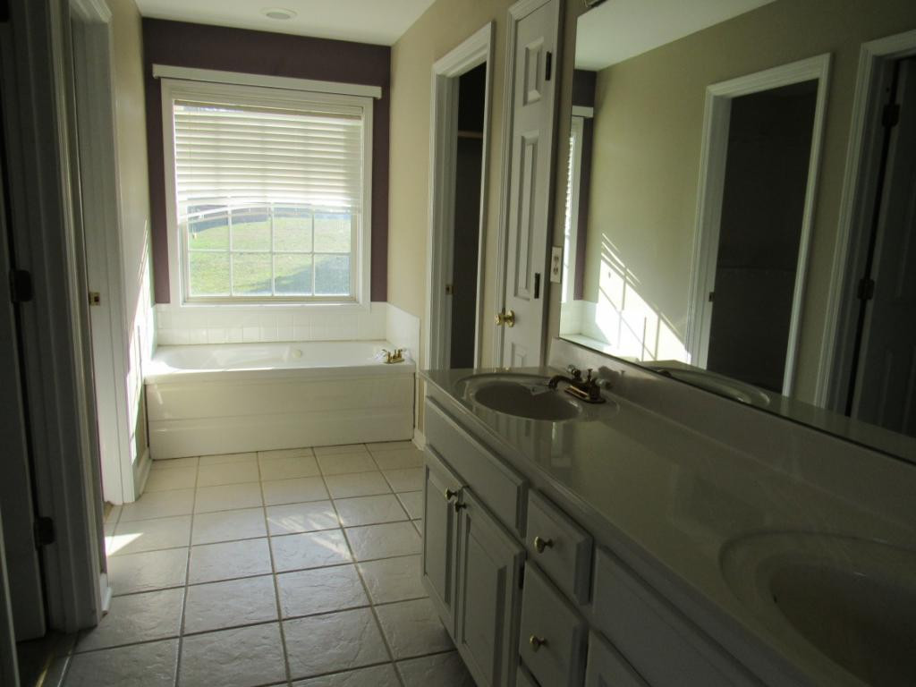 2360 Old Tusculum Road Greeneville, TN 37745 - Photo 9 of 26 Master Bathroom