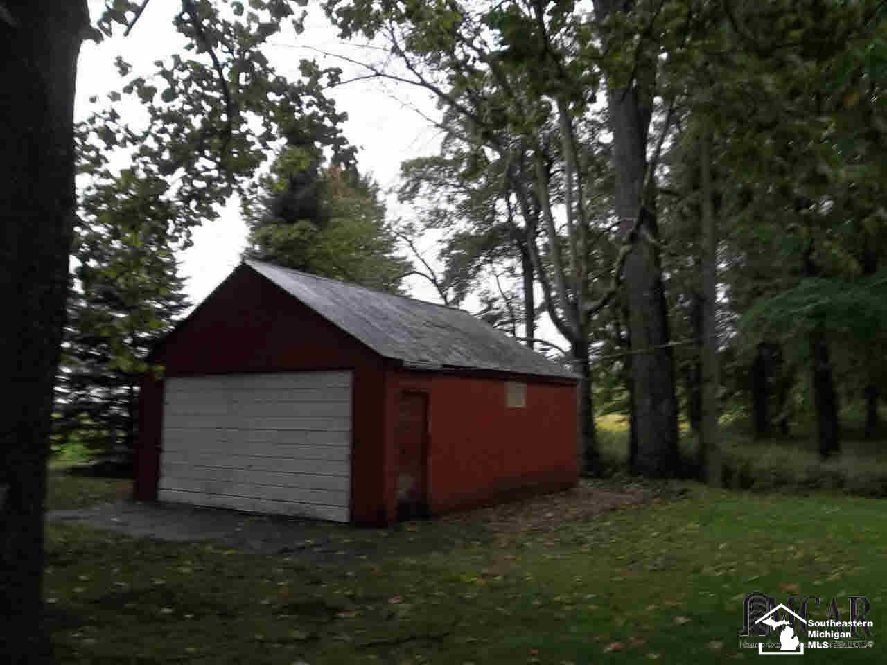 12766 Sweitzer Road Carleton, MI 48117 - Photo 13 of 16 21225649-12.JPG