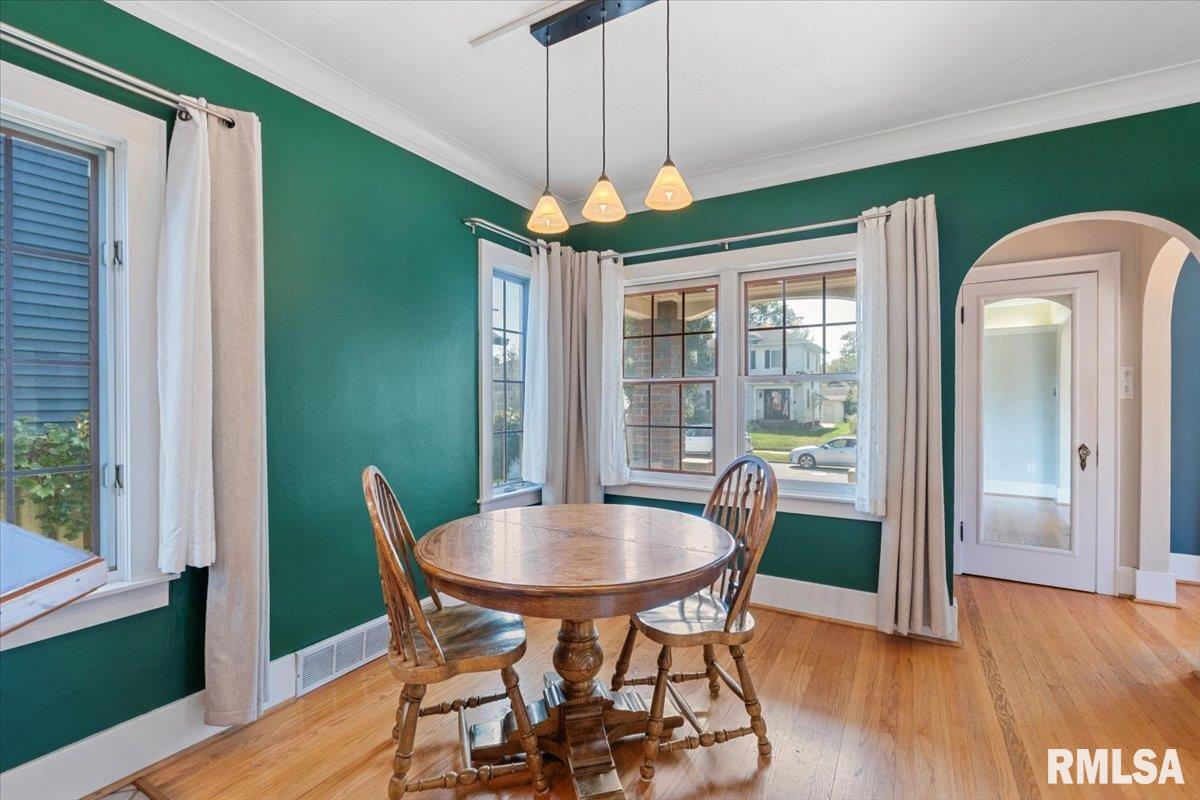 2421 15th Avenue Moline, IL 61265 - Photo 11 of 42