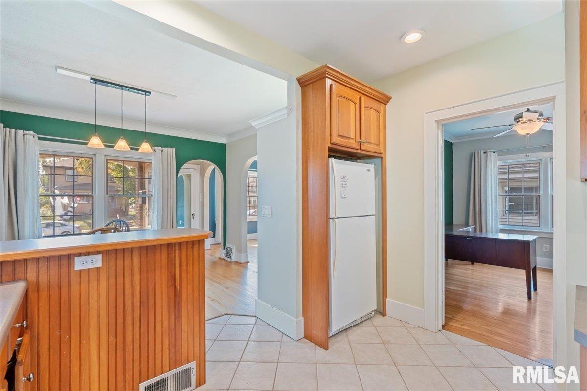 2421 15th Avenue Moline, IL 61265 - Photo 15 of 42