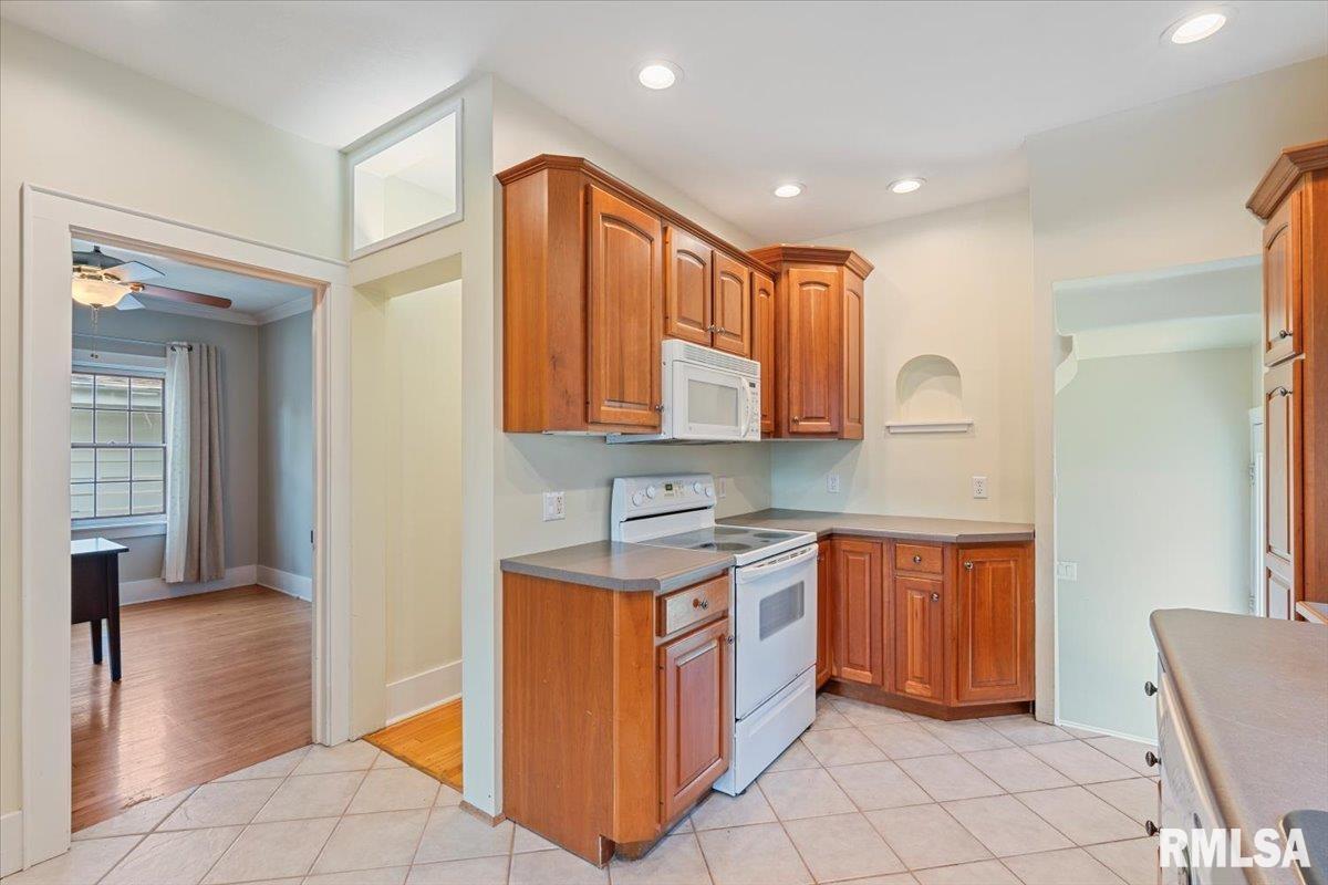 2421 15th Avenue Moline, IL 61265 - Photo 16 of 42