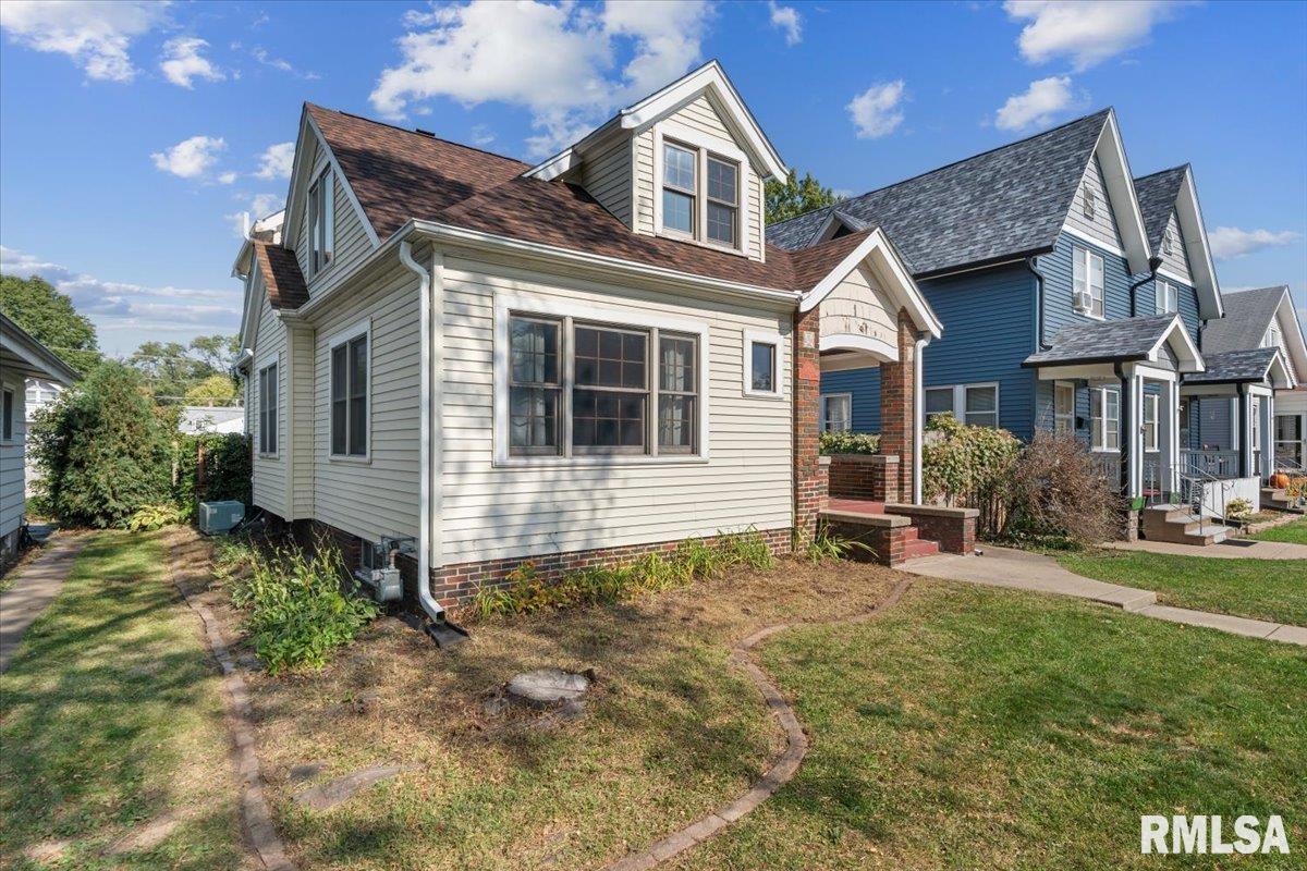 2421 15th Avenue Moline, IL 61265 - Photo 2 of 42