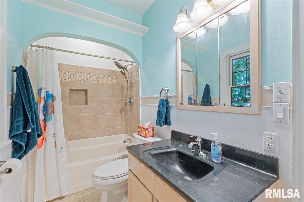 2421 15th Avenue Moline, IL 61265 - Photo 26 of 42