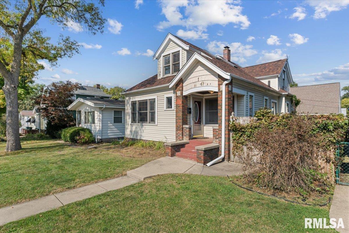 2421 15th Avenue Moline, IL 61265 - Photo 3 of 42