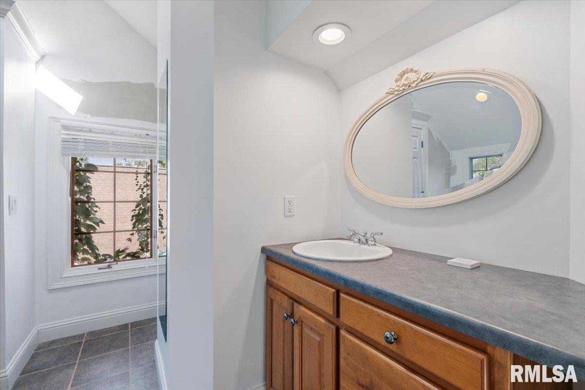 2421 15th Avenue Moline, IL 61265 - Photo 32 of 42