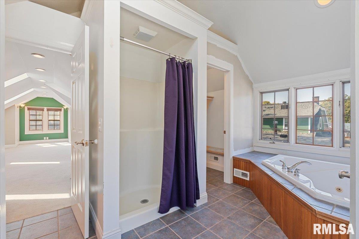 2421 15th Avenue Moline, IL 61265 - Photo 33 of 42