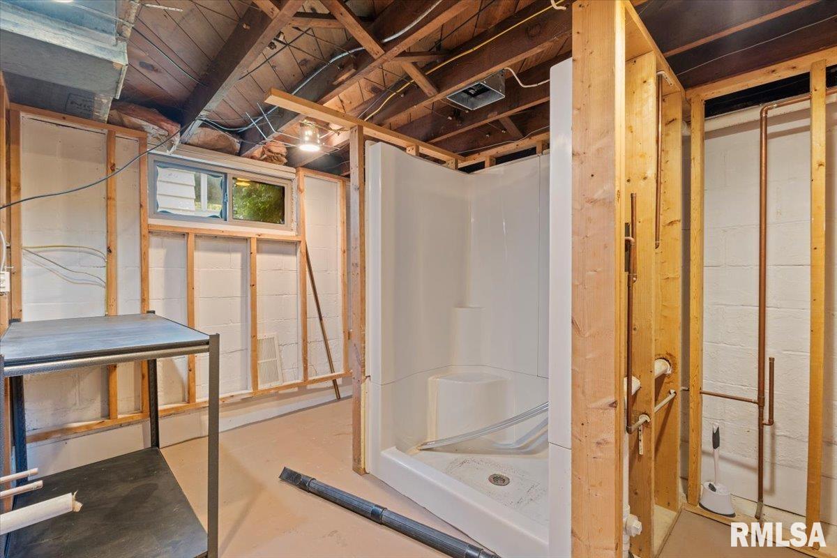 2421 15th Avenue Moline, IL 61265 - Photo 36 of 42