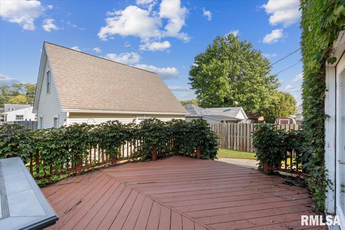 2421 15th Avenue Moline, IL 61265 - Photo 37 of 42