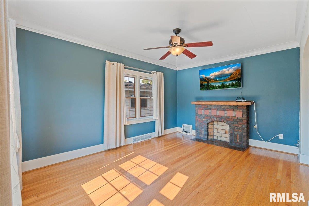 2421 15th Avenue Moline, IL 61265 - Photo 6 of 42