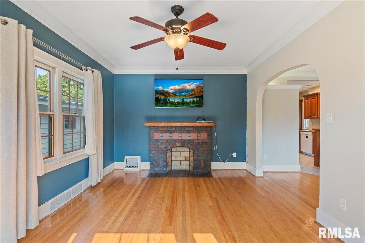 2421 15th Avenue Moline, IL 61265 - Photo 7 of 42