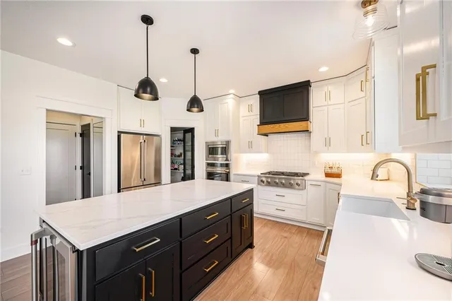 $649,900 | 3207 Southwest Enoch Street, Lee's Summit, MO 64082