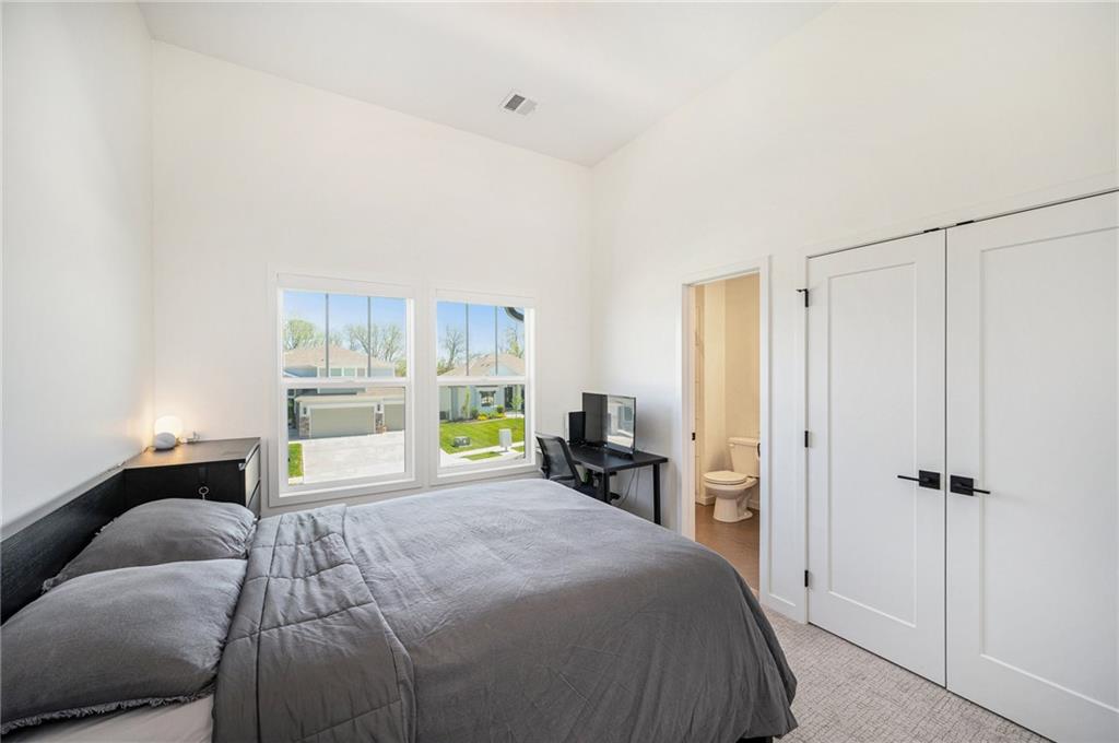 3207 Southwest Enoch Street Lee's Summit, MO 64082 - Photo 28 of 40