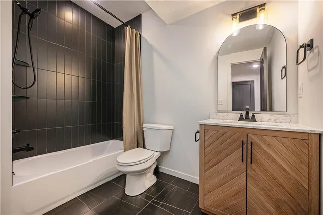 $649,900 | 3207 Southwest Enoch Street, Lee's Summit, MO 64082