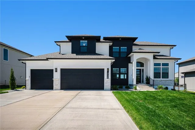 $649,900 | 3207 Southwest Enoch Street, Lee's Summit, MO 64082