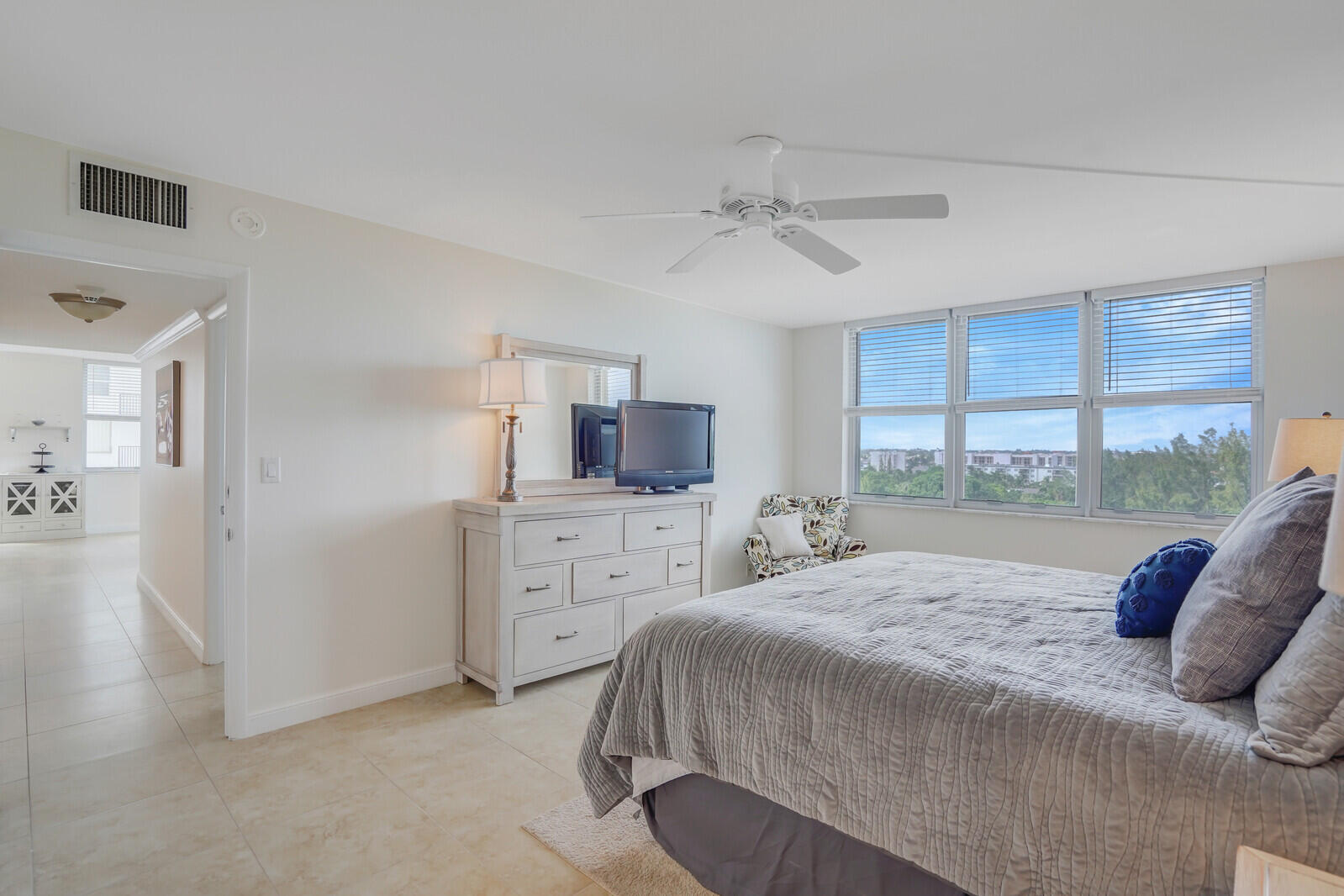 2121 North Ocean Boulevard, Unit 902E Boca Raton, FL 33431 - Photo 24 of 46 Large Primary