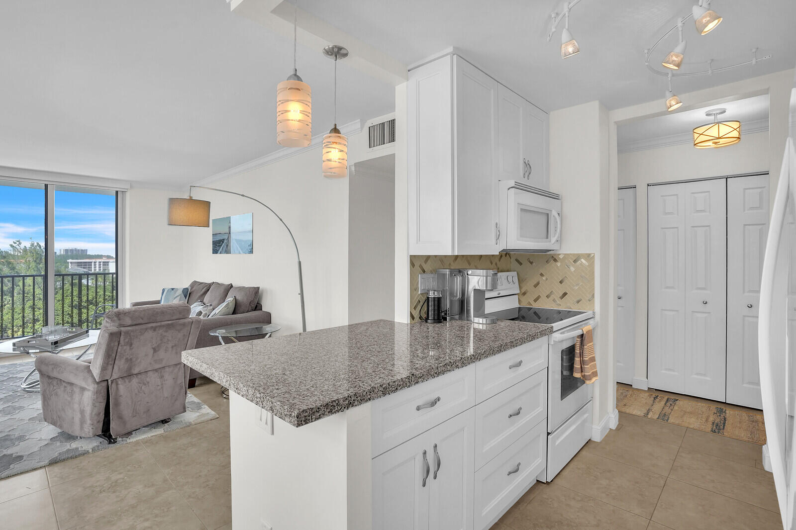 2121 North Ocean Boulevard, Unit 902E Boca Raton, FL 33431 - Photo 8 of 46 Newer Kitchen