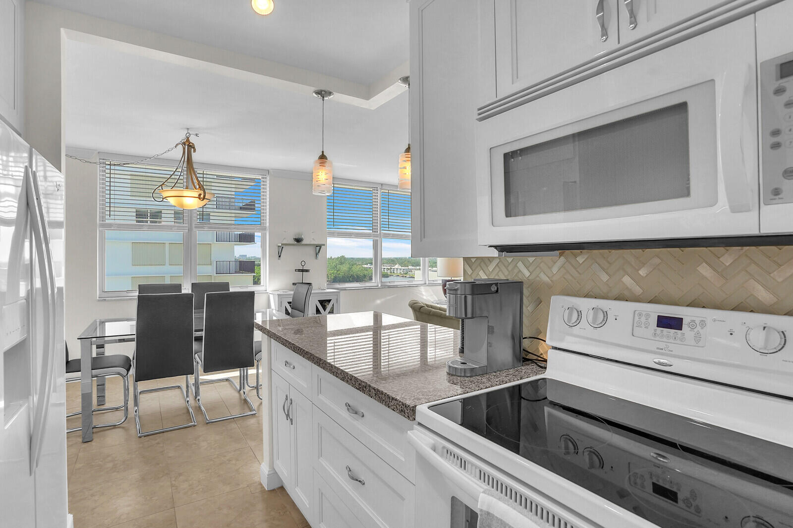 2121 North Ocean Boulevard, Unit 902E Boca Raton, FL 33431 - Photo 10 of 46 Kithen/ dining room