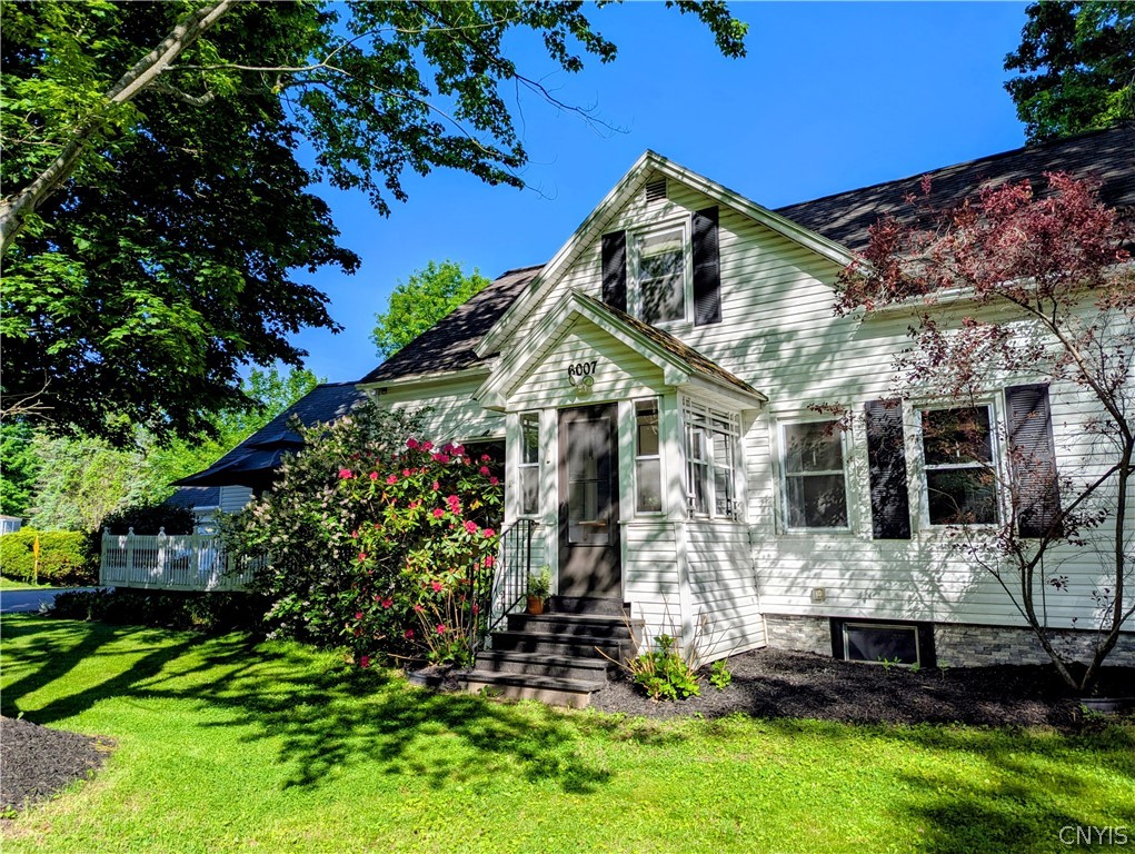 6007 Hamilton Road Syracuse, NY 13212 - Photo 2 of 49
