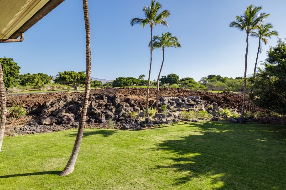 68-1375 Pauoa Road, Unit M2 Kamuela, HI 96743 - Photo 4 of 26 a view of a yard with a bench