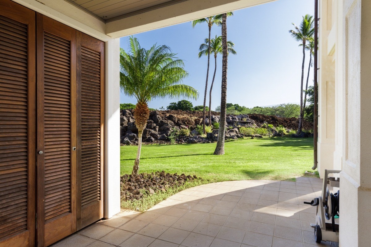 68-1375 Pauoa Road, Unit M2 Kamuela, HI 96743 - Photo 5 of 26 a view of a yard in front view of a house
