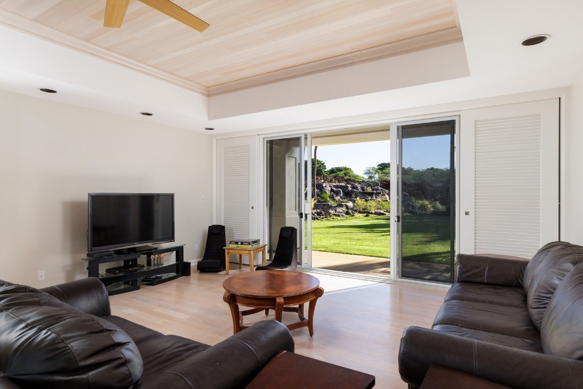 68-1375 Pauoa Road, Unit M2 Kamuela, HI 96743 - Photo 8 of 26 a living room with furniture and a flat screen tv