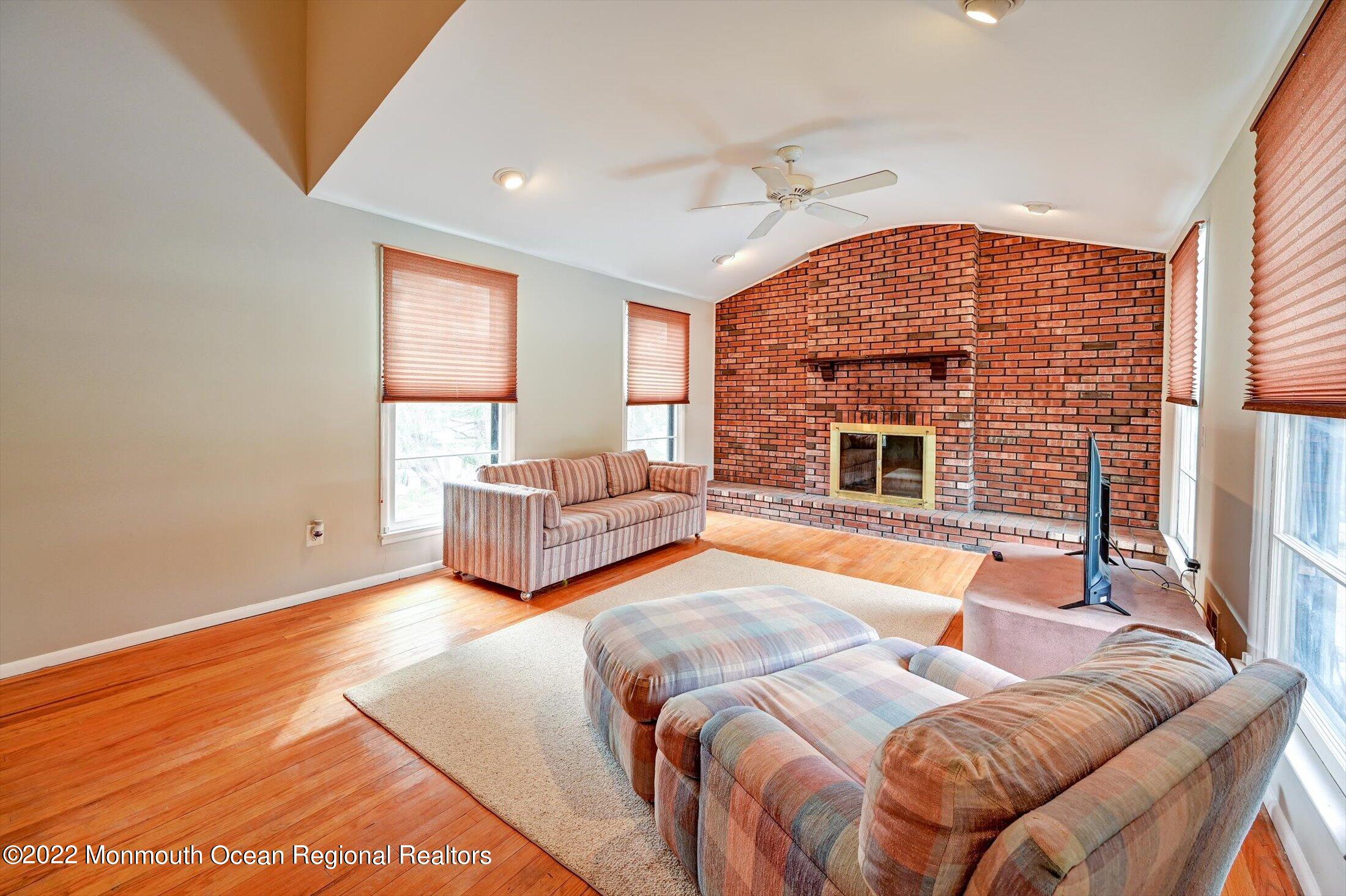 8 Alberta Drive Marlboro, NJ 07746 - Photo 5 of 29 FAMILY ROOM