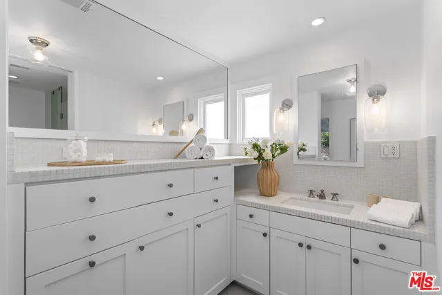 $2,100,000 | 1016 Indiana Court, Venice, CA 90291