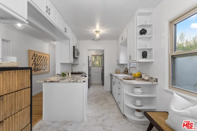 $2,100,000 | 1016 Indiana Court, Venice, CA 90291