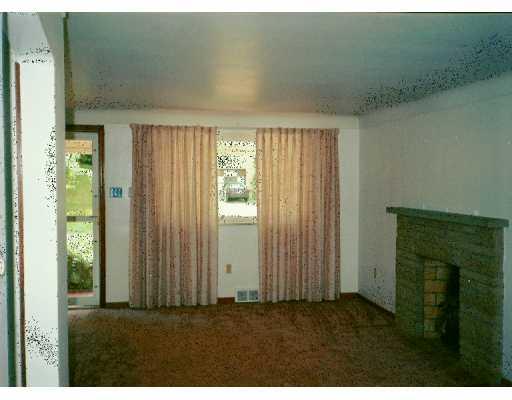 1173 Harvard Road Monroeville, PA 15146 - Photo 2 of 6 Living Room.