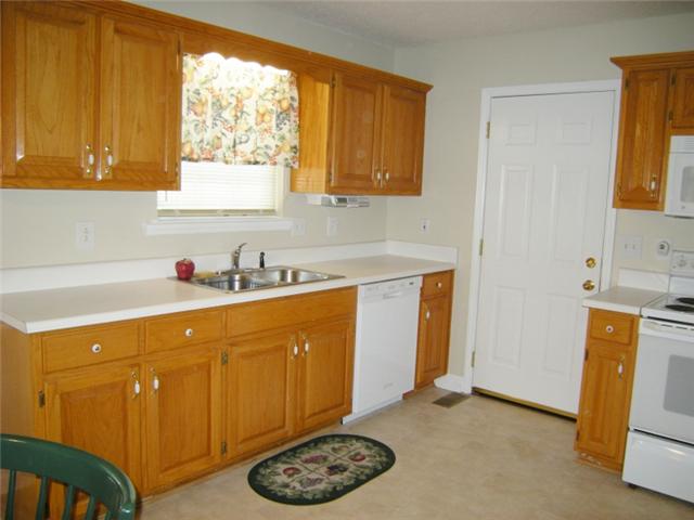 4968 Burnt Knob Road Murfreesboro, TN 37129 - Photo 4 of 19 The eat in kitchen has lots of cabinets and counter space.