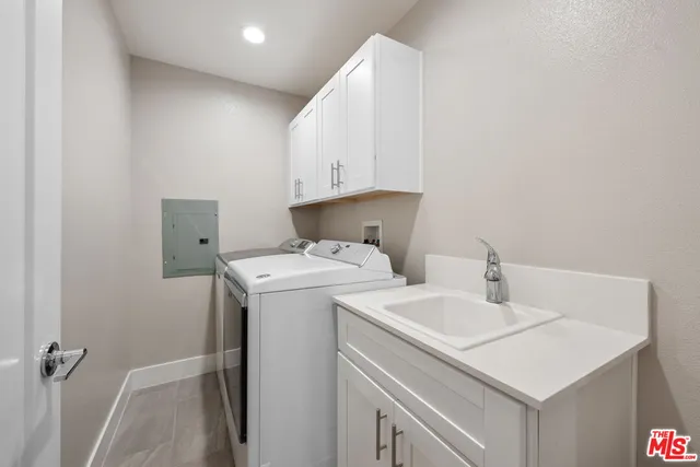 $5,912 | 4393 Paxton Place, Calabasas, CA 91302