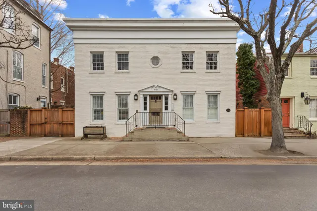 $2,750 | 810 Queen Street, Unit 4, Alexandria, VA 22314