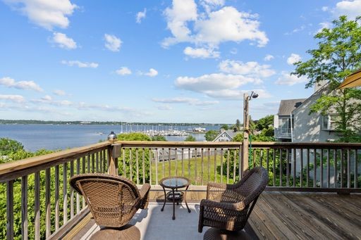 42 Selkirk Road Cranston, RI 02905 - Photo 3 of 50