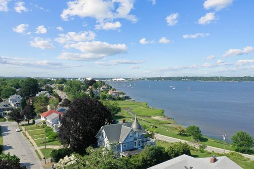 42 Selkirk Road Cranston, RI 02905 - Photo 5 of 50