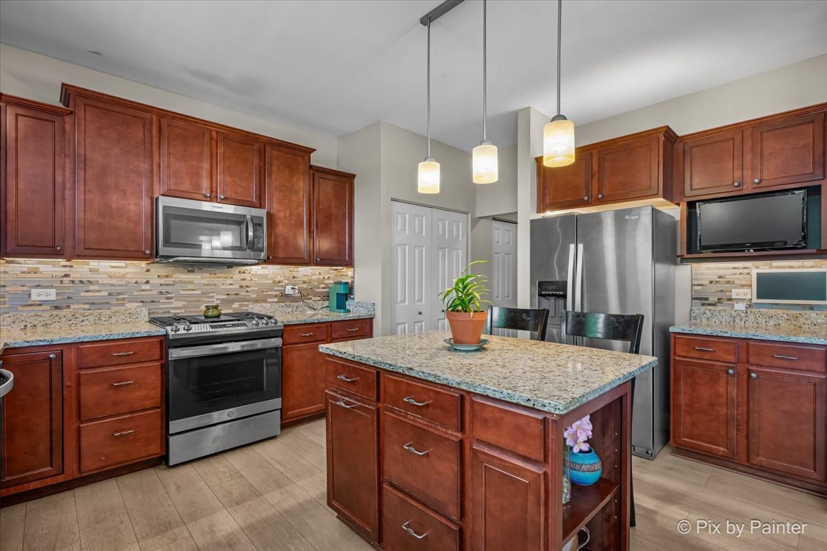 909 Avalon Way Minooka, IL 60447 - Photo 15 of 44