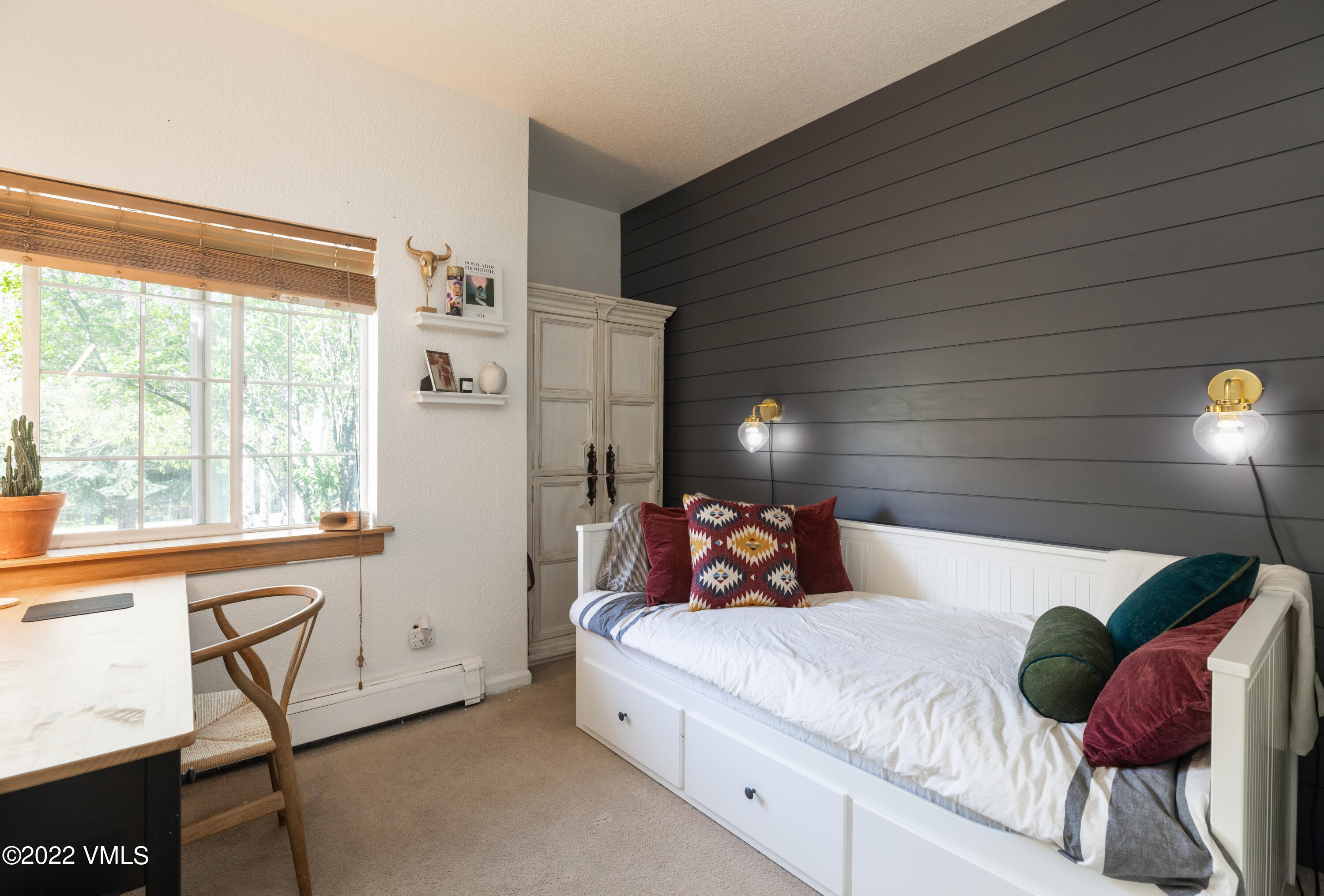 175 Hurd Lane, Unit 3101 Avon, CO 81620 - Photo 5 of 7 a bedroom with a bed and a window