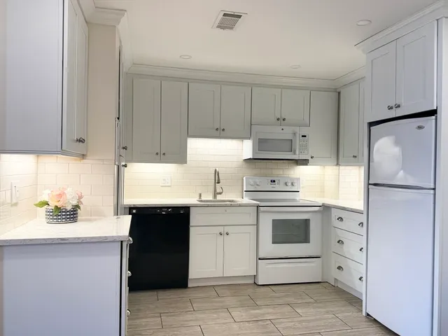 $699,000 | 666 Main Street, Unit 315, Winchester, MA 01890